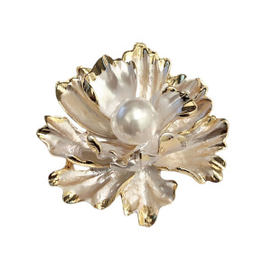 Брошь "Серебряная орхидея" с жемчугом Майорка