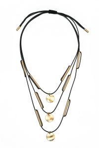 Колье из искусственной кожи и ювелирного сплава (бижутерия)