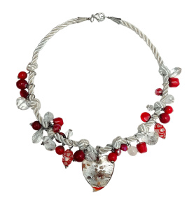 Колье "Серебряное сердце" с кораллом, перламутром и кварцем