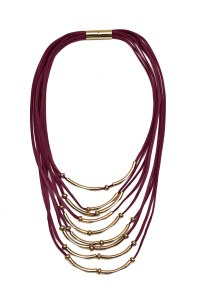 Колье из искусственного нубука и ювелирного сплава (бижутерия)